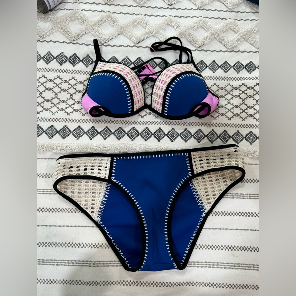 Victorias Secret bikini. Medium bottom. Small top. Barely worn.